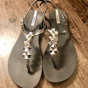 NWOT Ipanema sandals 9